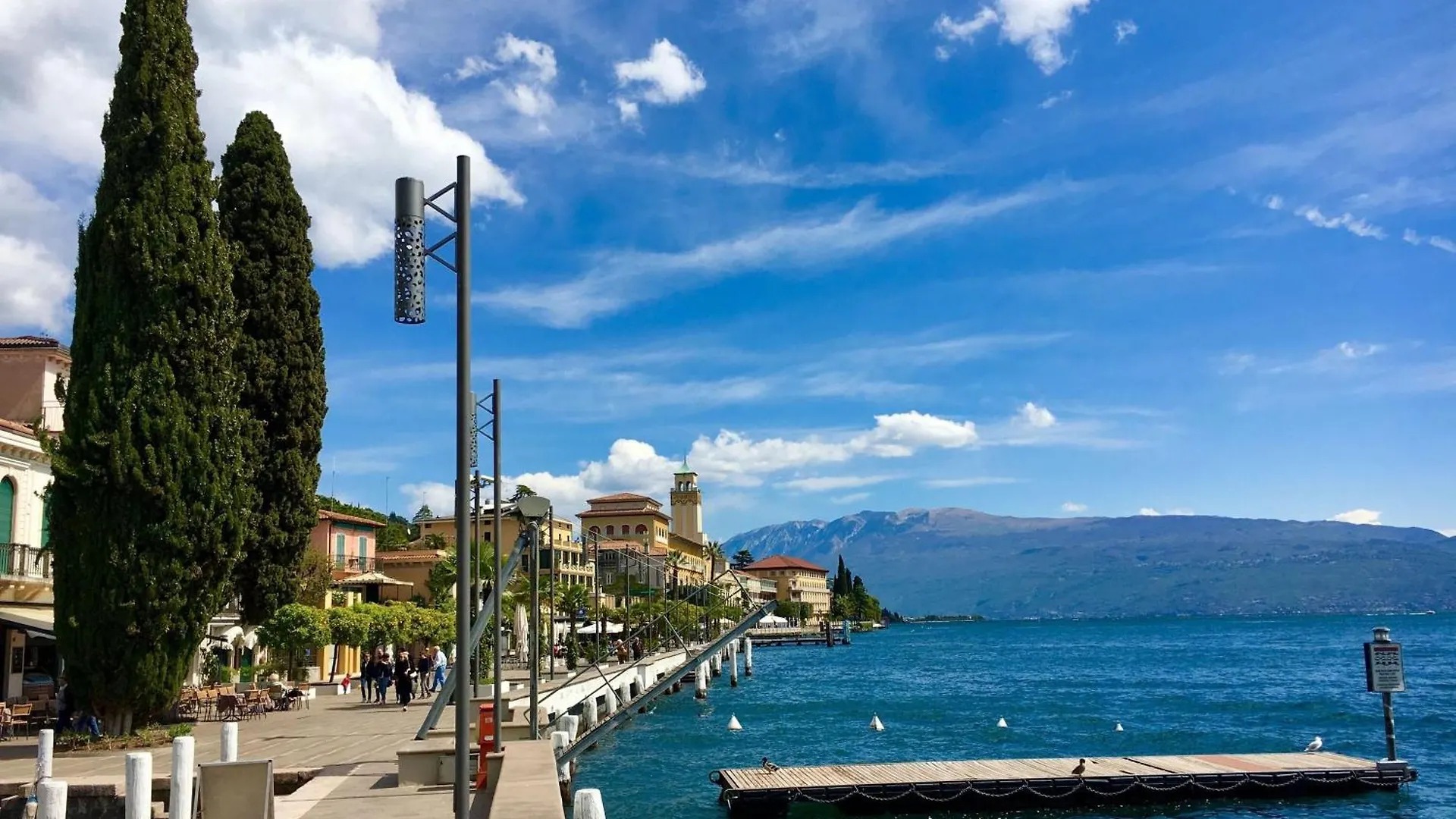 Robert House 50M From The Lake - Happy Rentals Gardone Riviera Apartment