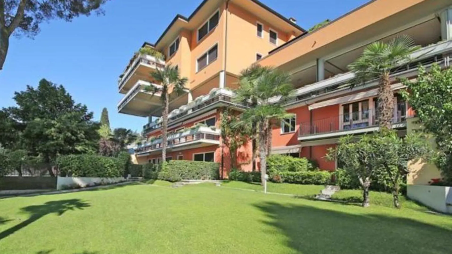 Robert House 50M From The Lake - Happy Rentals Gardone Riviera 0*,  Italy